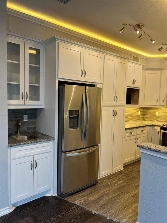 Arlington, TX 76006,411 Pebble Way #247