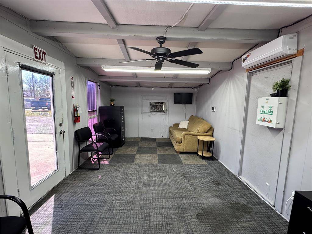 Garland, TX 75040,508 W Avenue D