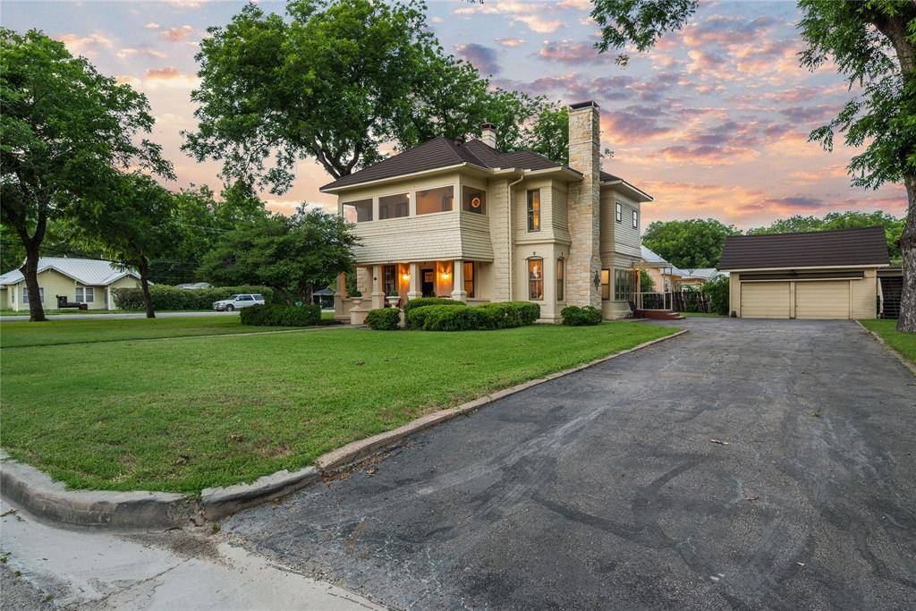 Clifton, TX 76634,415 N Avenue I