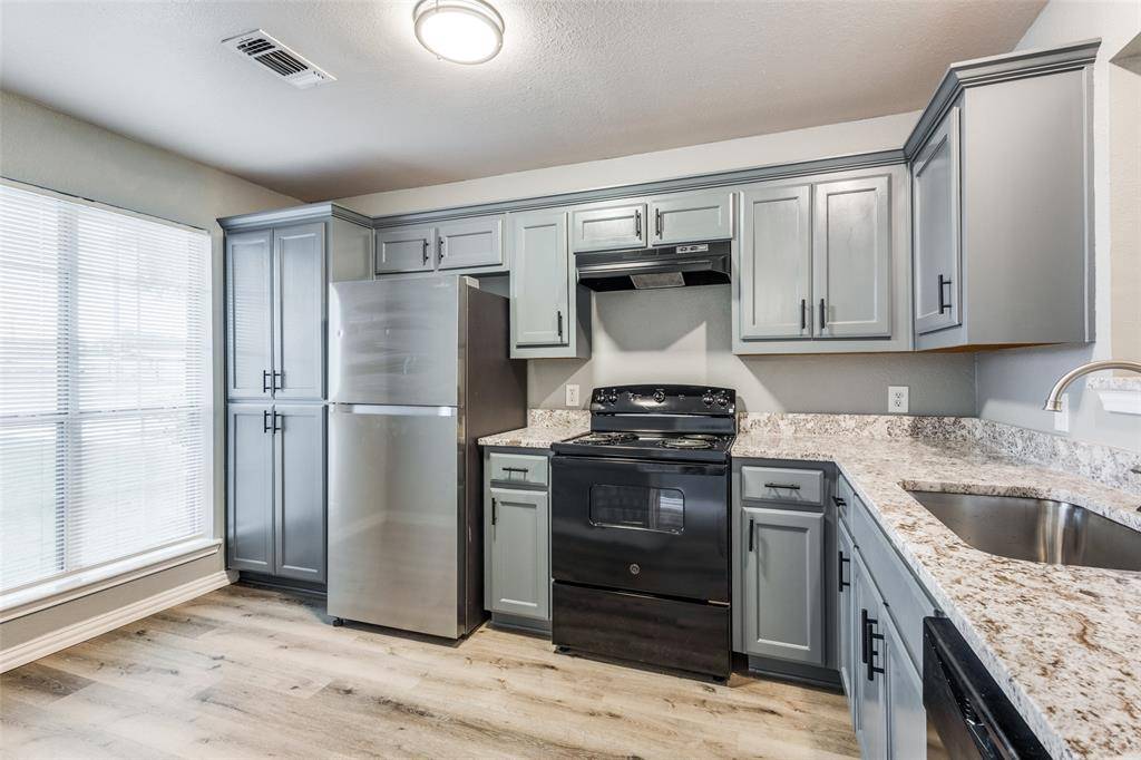 Anna, TX 75409,914-916 S Interurban Street