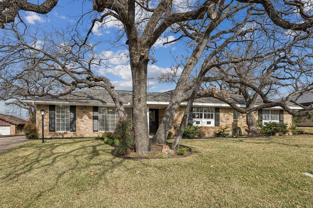 Hurst, TX 76054,432 Hillview Drive