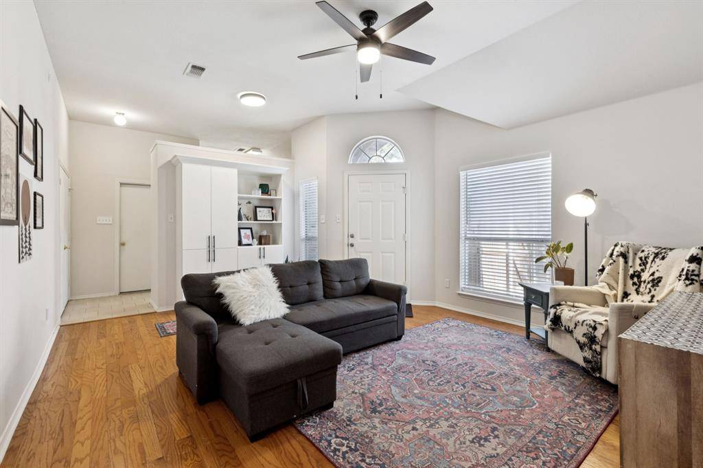 Mckinney, TX 75072,906 Park Row Circle