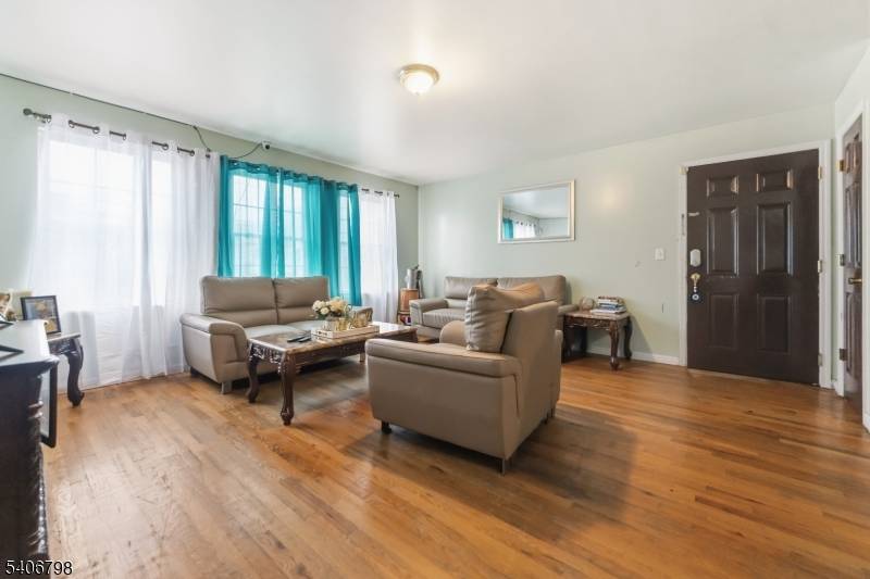 Newark City, NJ 07103,721 S 19Th St