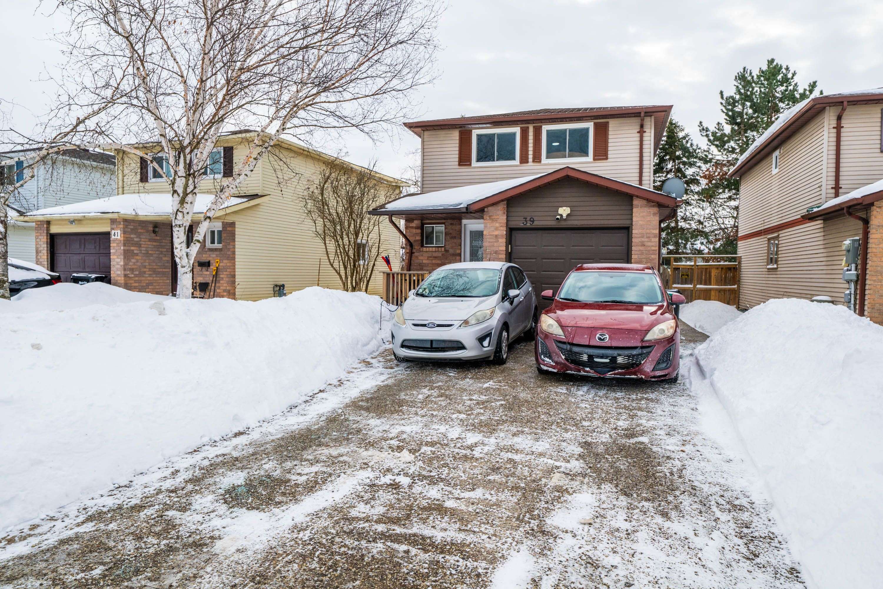 Barrie, ON L4M 5S9,39 Corbett DR