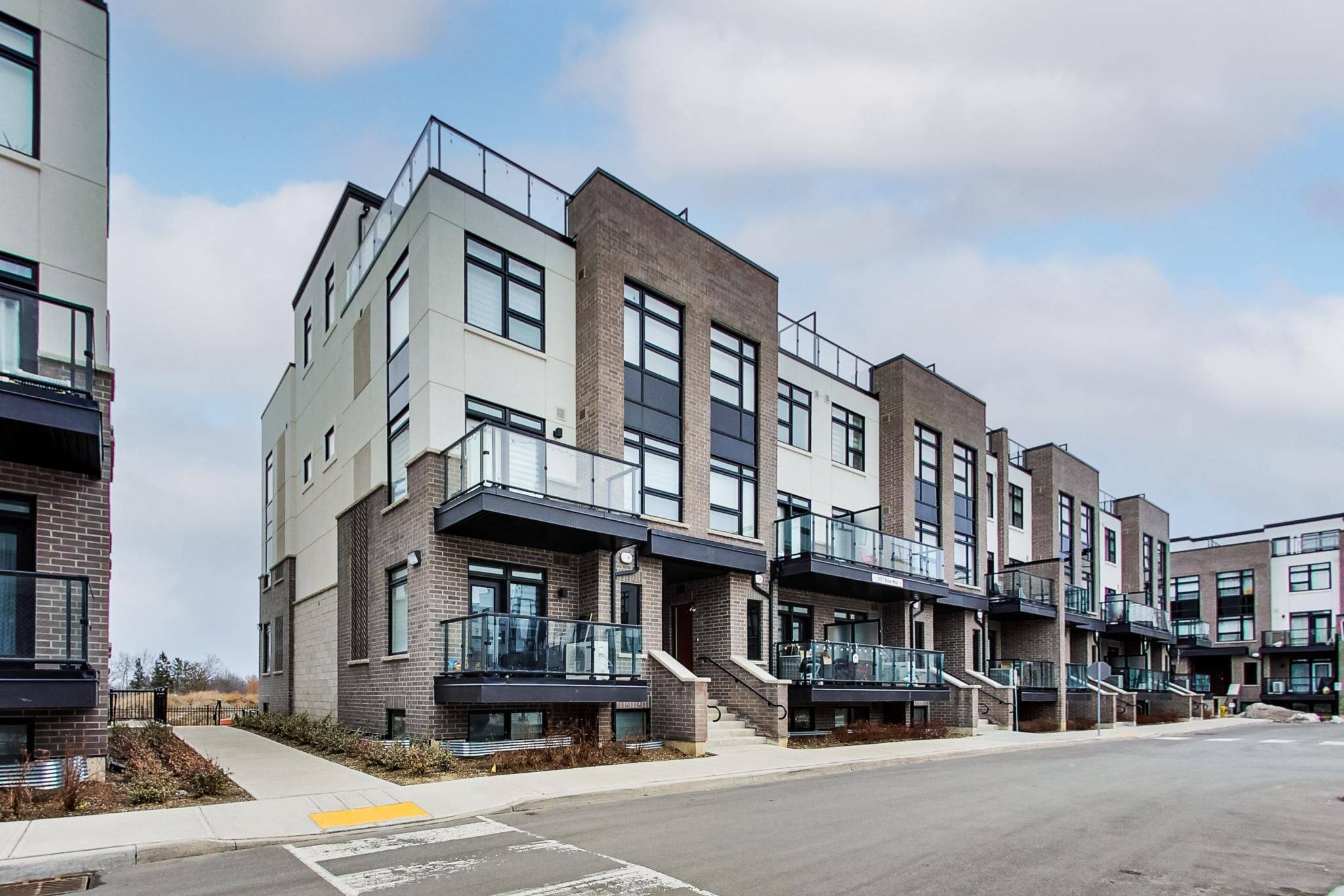 Milton, ON L9E 0J2,1577 Rose WAY #103