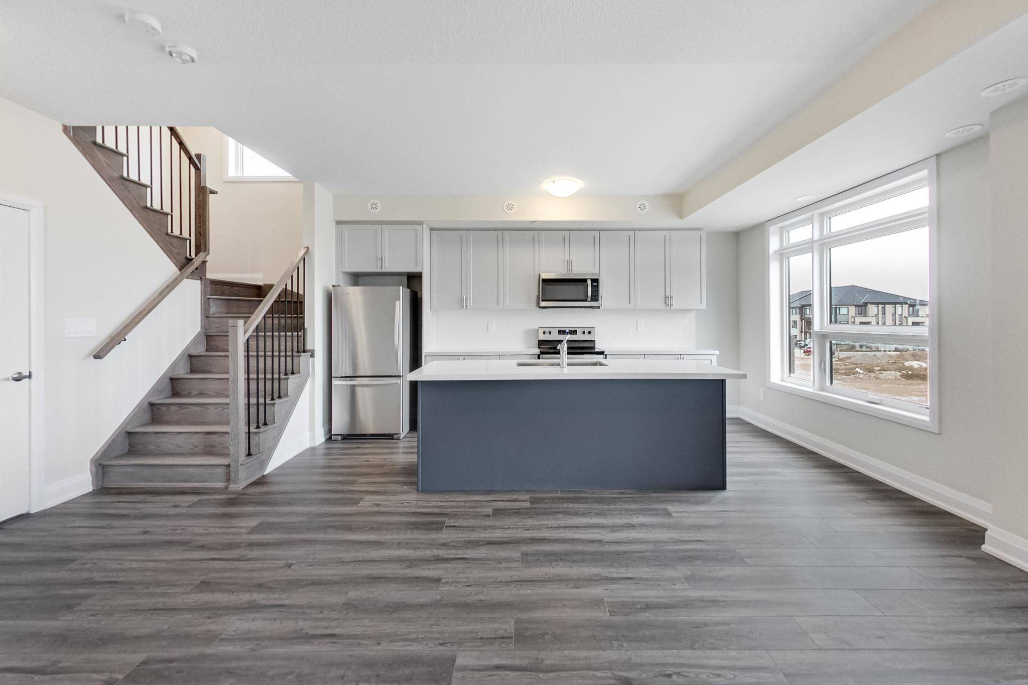 Milton, ON L9E 0J2,1577 Rose WAY #103