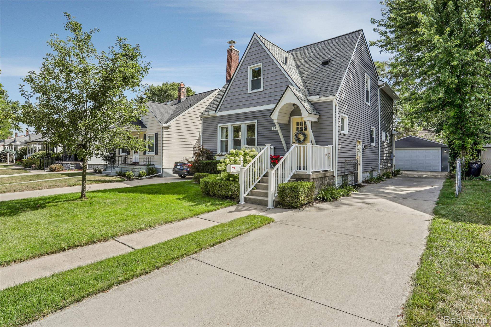 Royal Oak, MI 48067,812 N Edison AVE