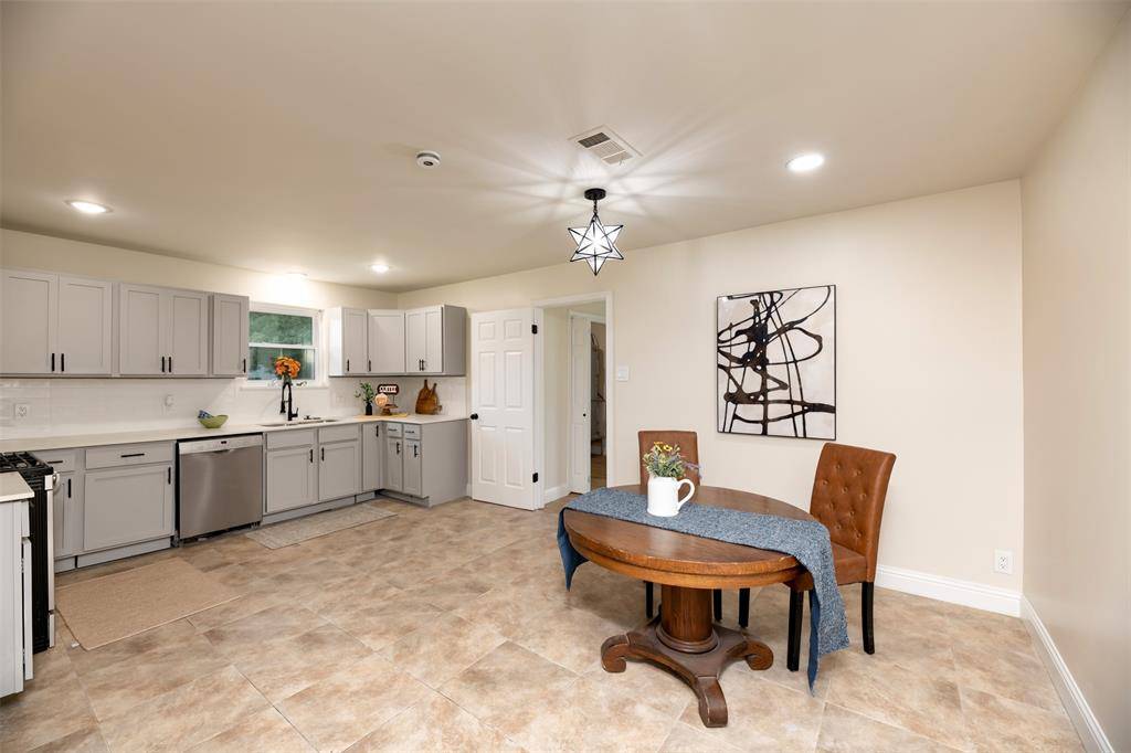 Grapevine, TX 76051,1413 Hill Street