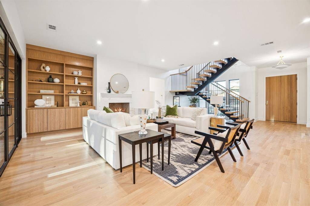 Dallas, TX 75238,9305 Lynbrook Drive