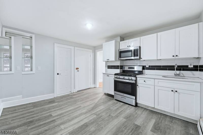 Elizabeth City, NJ 07202,328 John St