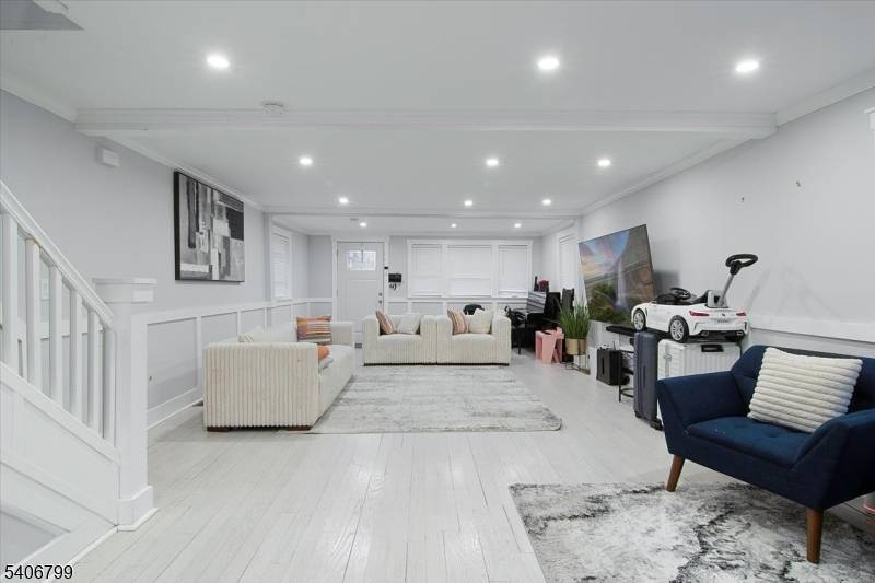 East Orange City, NJ 07018,113 Sanford St