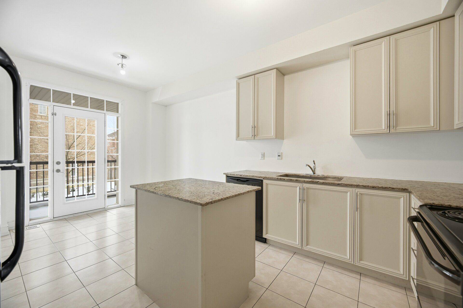 Mississauga, ON L5N 0C5,7114 Triumph LN