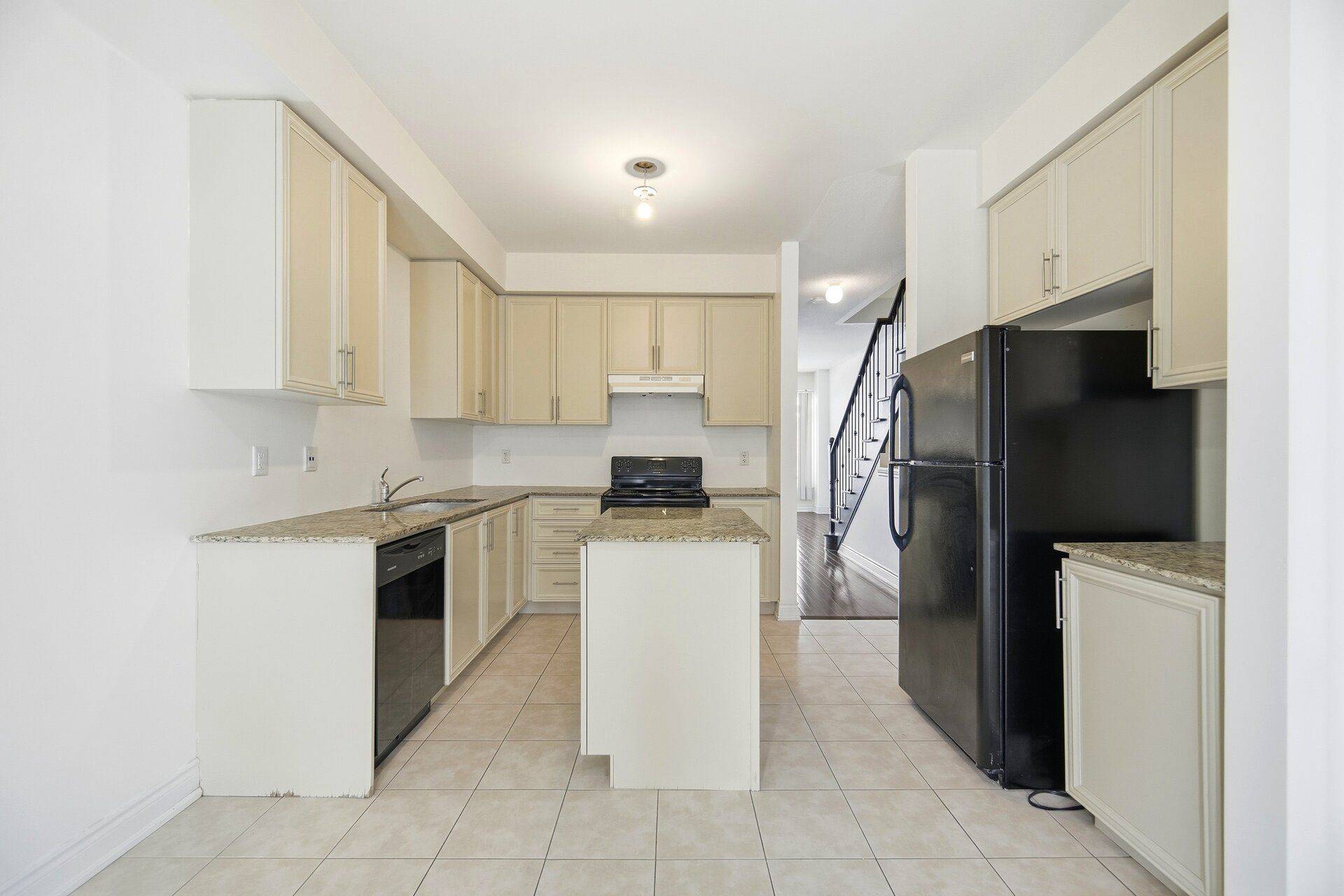 Mississauga, ON L5N 0C5,7114 Triumph LN