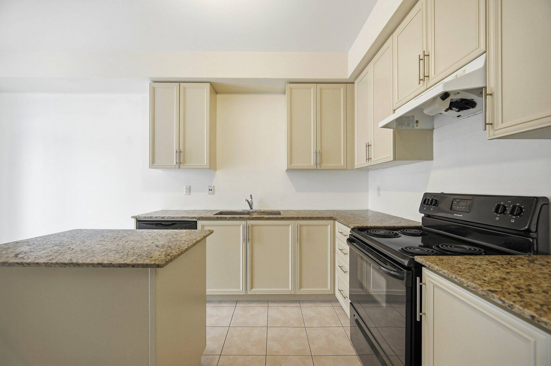 Mississauga, ON L5N 0C5,7114 Triumph LN