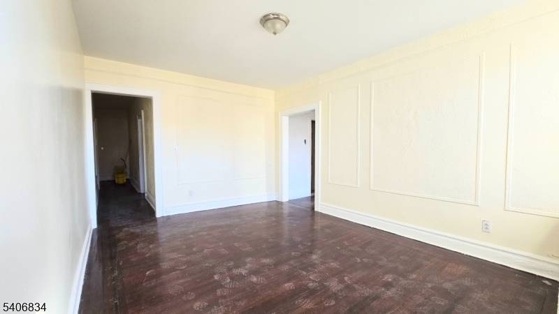 Newark City, NJ 07112,148 Chancellor Ave #B2