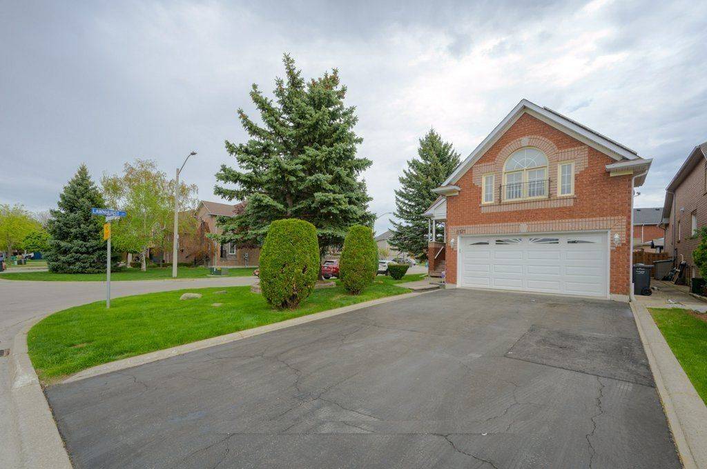 Mississauga, ON L5N 7B1,6121 Maple Gate CIR