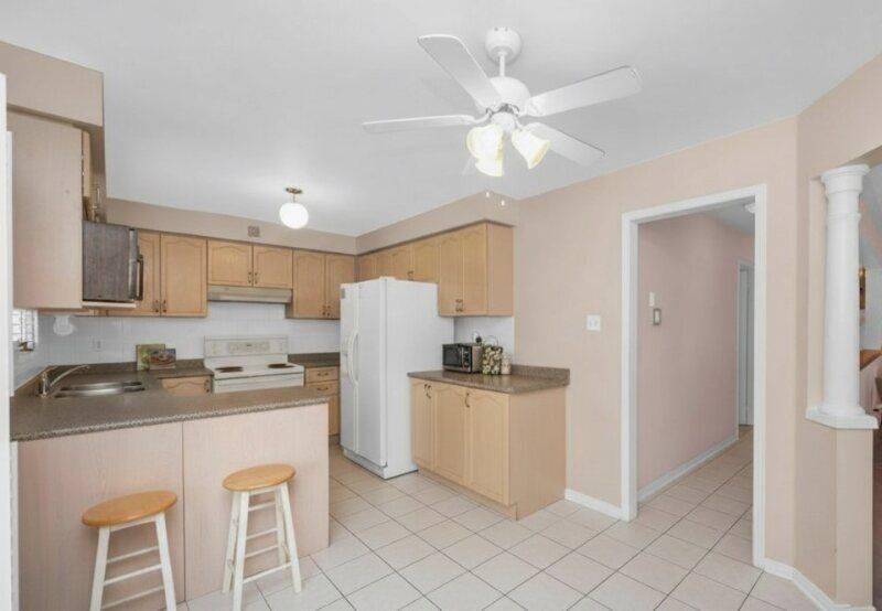 Mississauga, ON L5N 7B1,6121 Maple Gate CIR