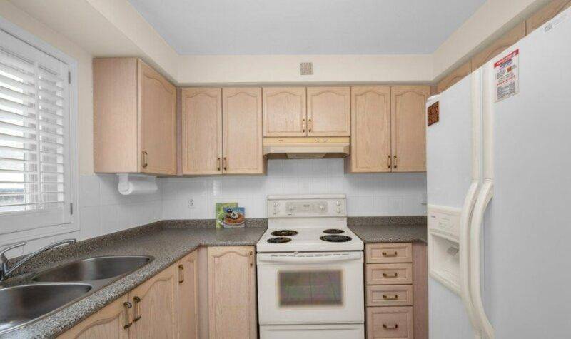 Mississauga, ON L5N 7B1,6121 Maple Gate CIR