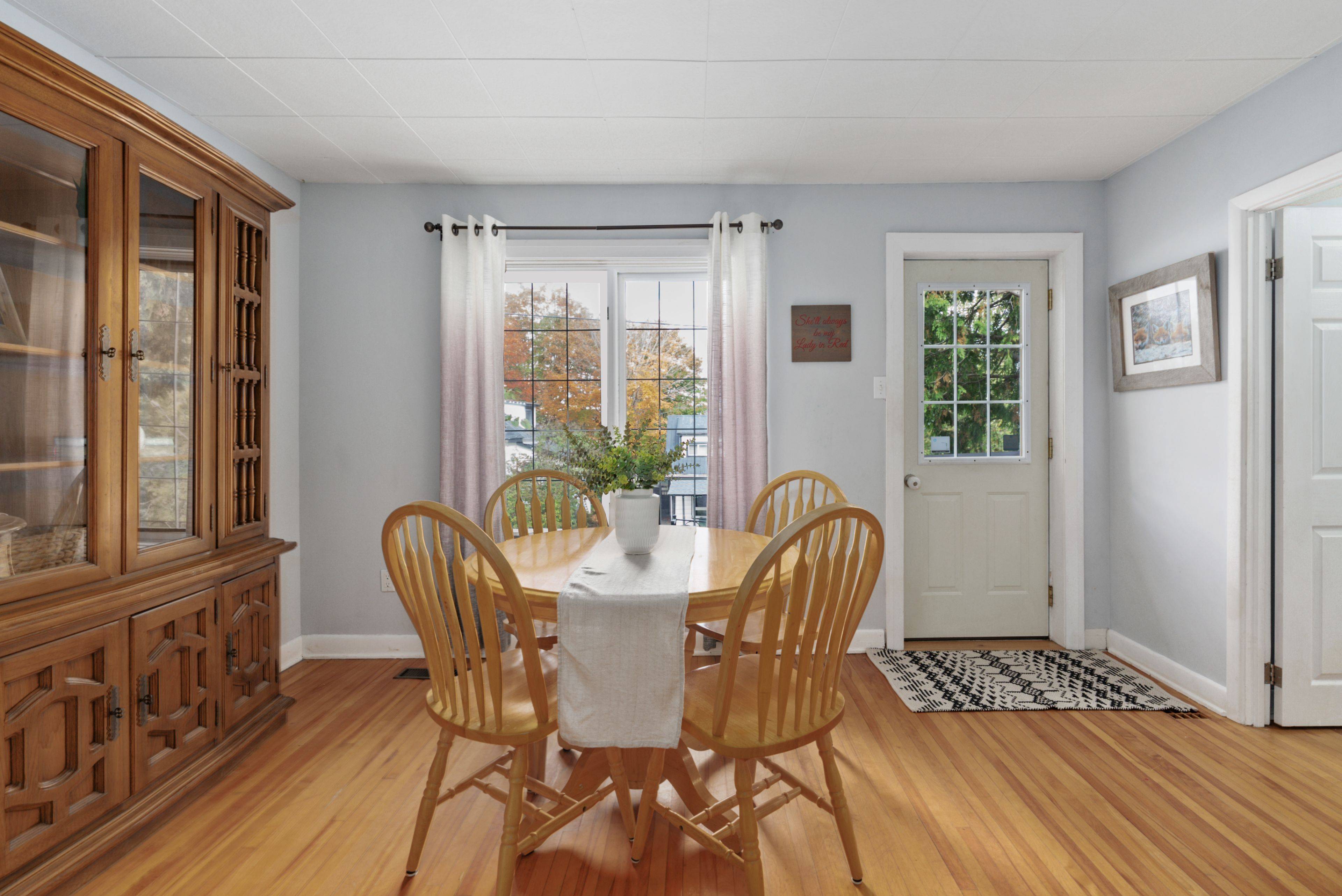 Huntsville, ON P1H 1T5,3 CORA ST E