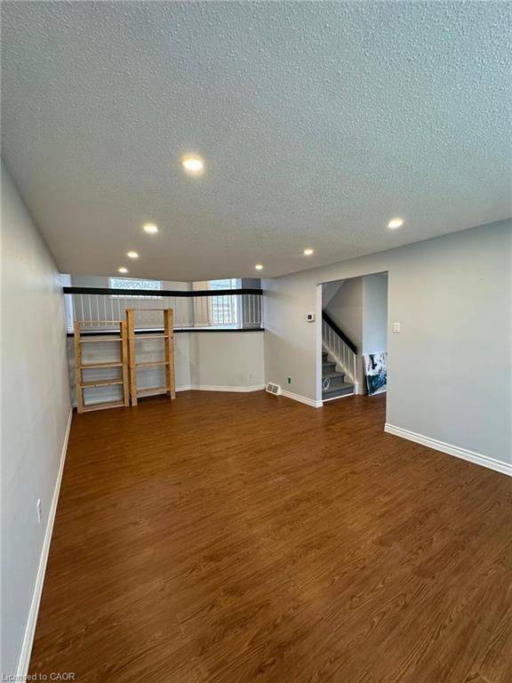 Kitchener, ON N2E 1V9,8 Roseneath CRES