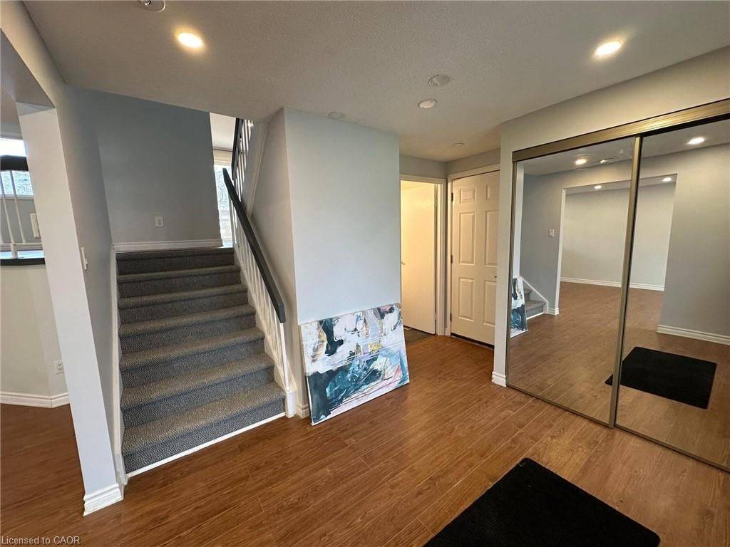 Kitchener, ON N2E 1V9,8 Roseneath CRES