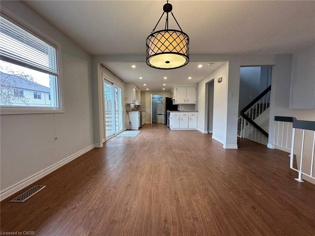 Kitchener, ON N2E 1V9,8 Roseneath CRES