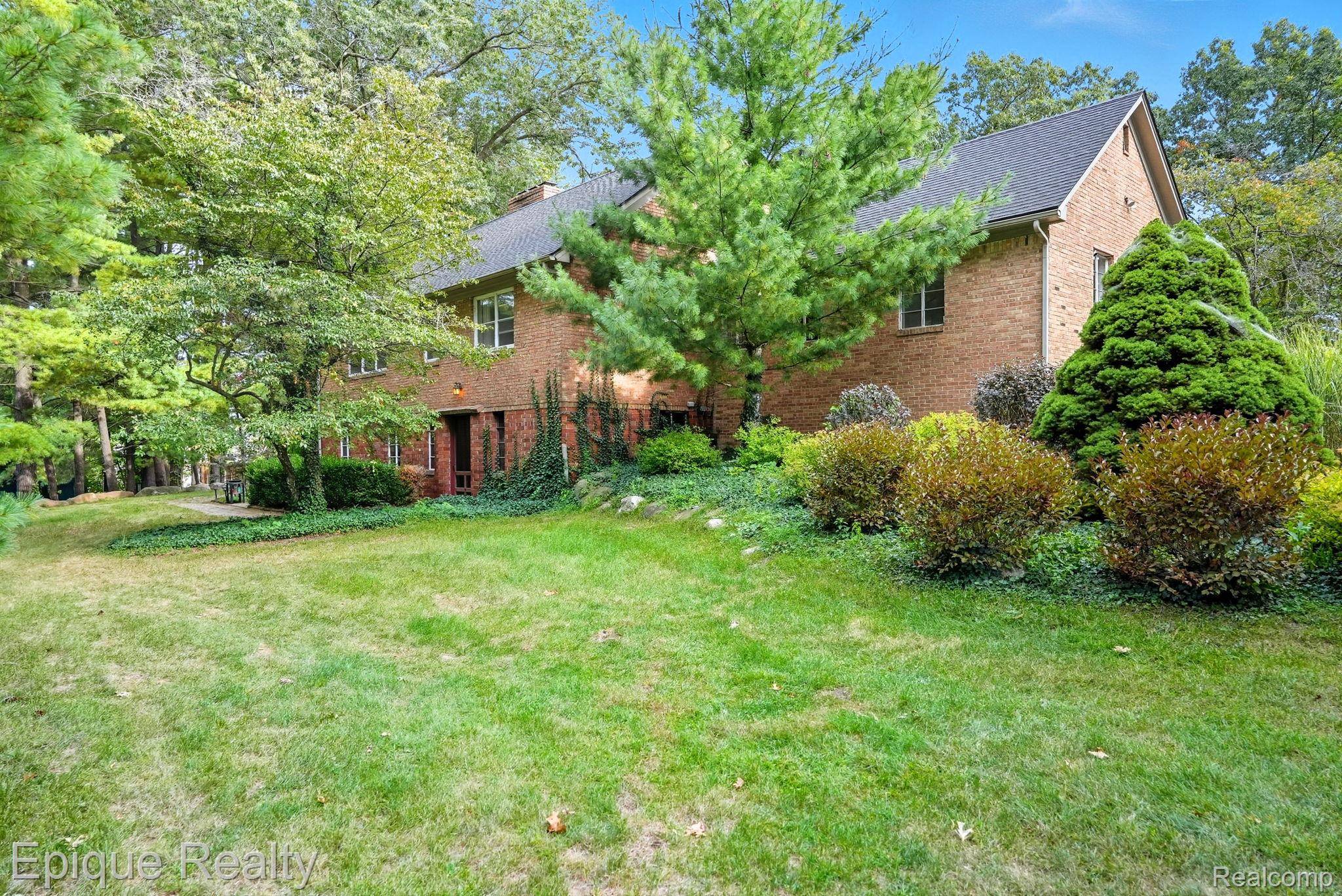 Howell, MI 48843,100 Lucy RD