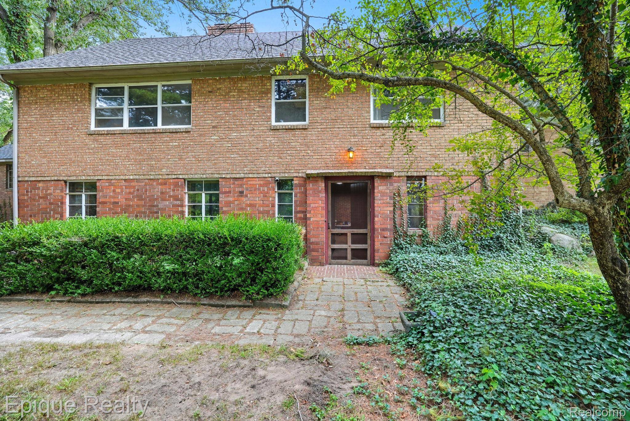 Howell, MI 48843,100 Lucy RD