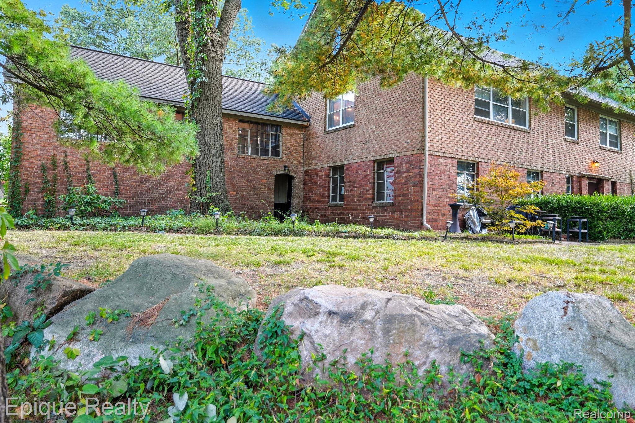 Howell, MI 48843,100 Lucy RD