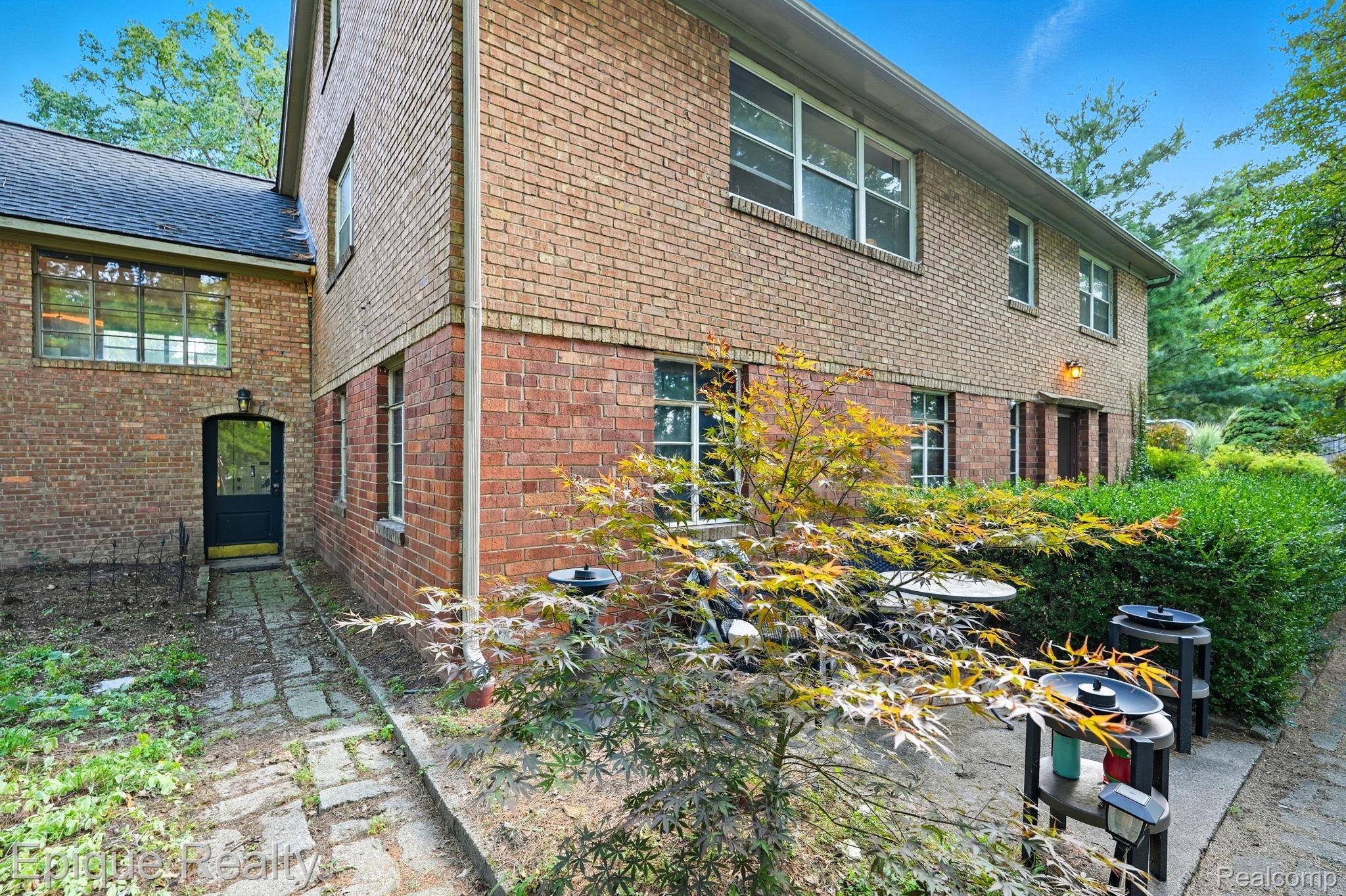 Howell, MI 48843,100 Lucy RD