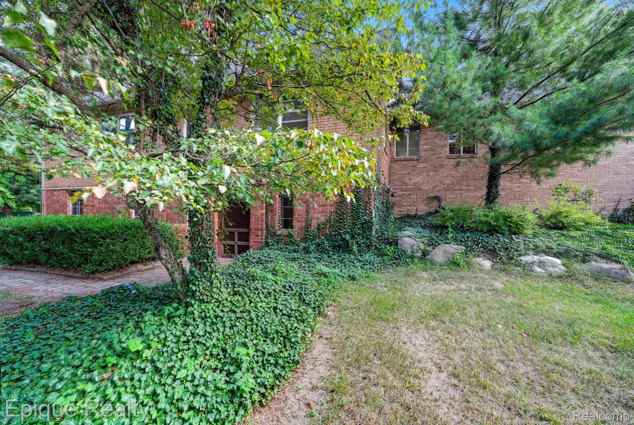 Howell, MI 48843,100 Lucy RD