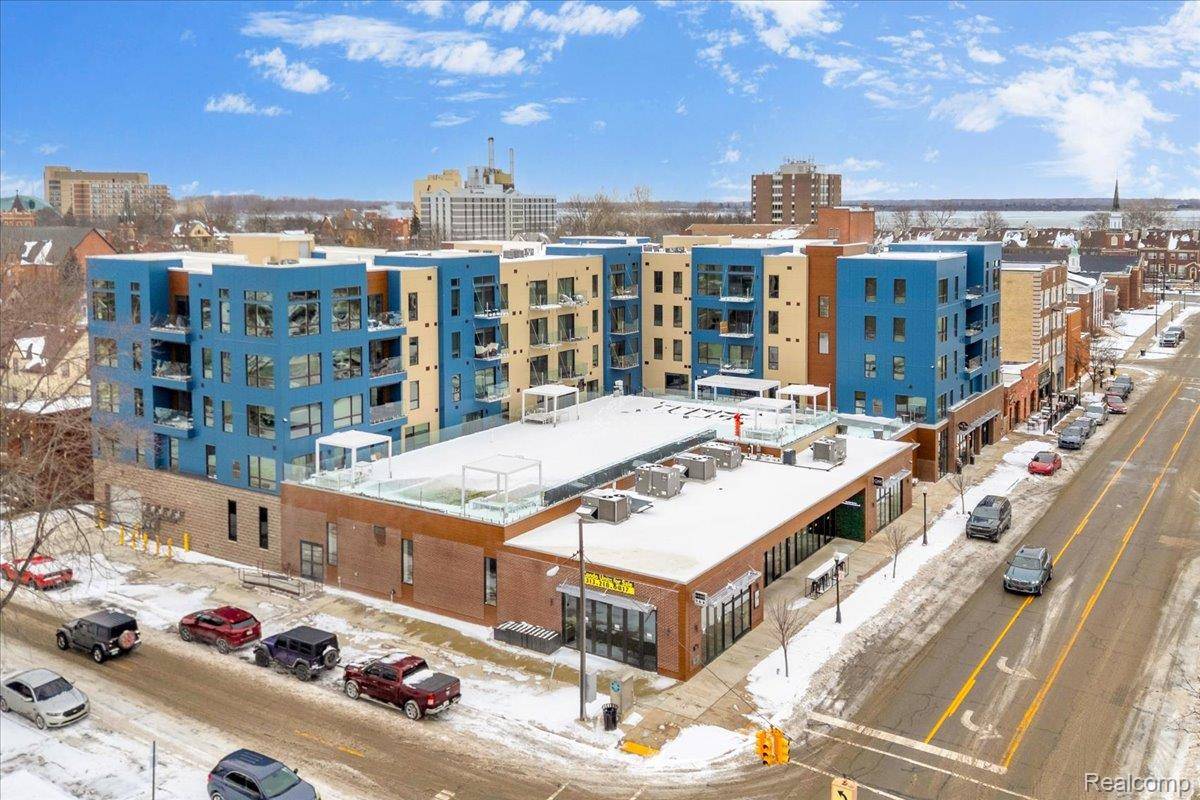 Wyandotte, MI 48192,166 Oak ST #PH6