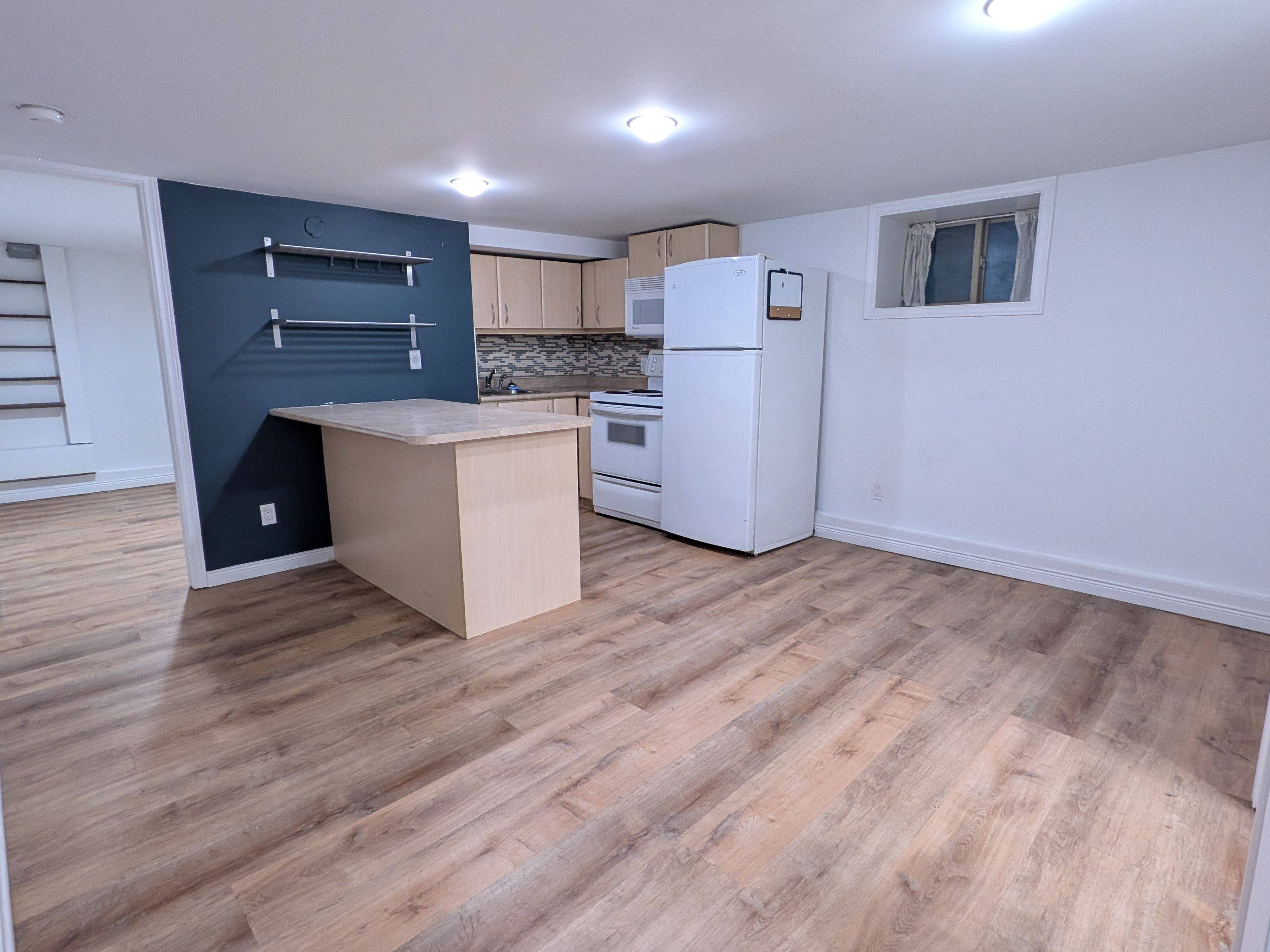 Toronto C02, ON M6G 2M4,751 Markham ST #Basement