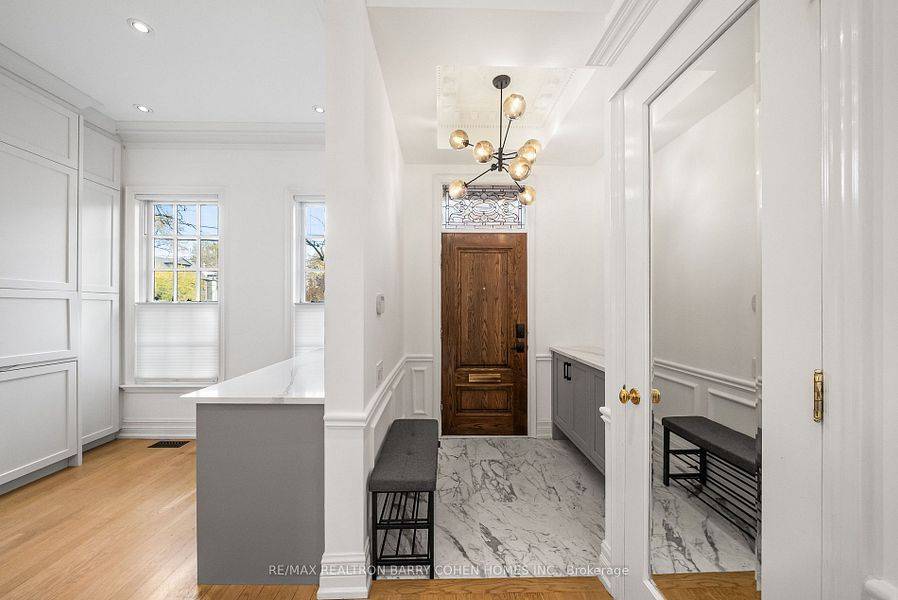 Toronto C02, ON M5R 1H8,121 Davenport RD