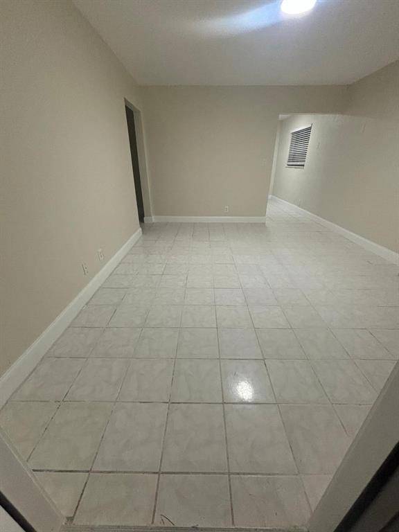 Davie, FL 33024,7371 NW 37th St #4