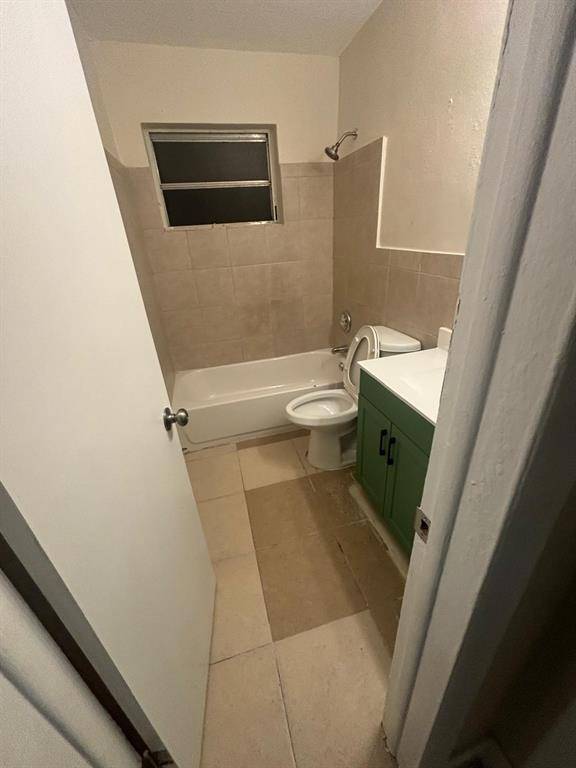 Davie, FL 33024,7371 NW 37th St #4