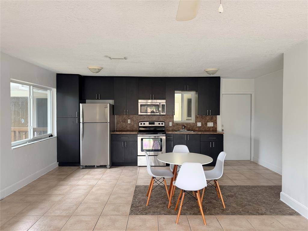 Hollywood, FL 33021,600 S Luna Ct #28