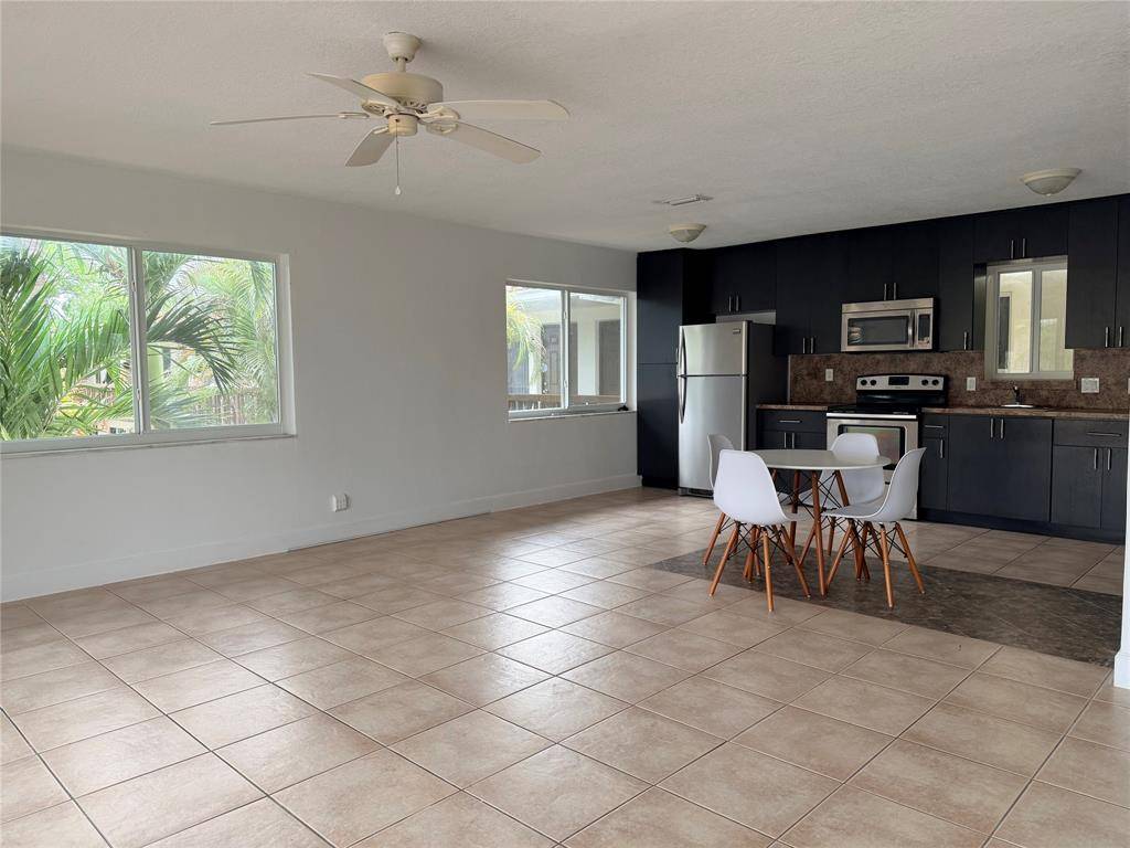 Hollywood, FL 33021,600 S Luna Ct #28