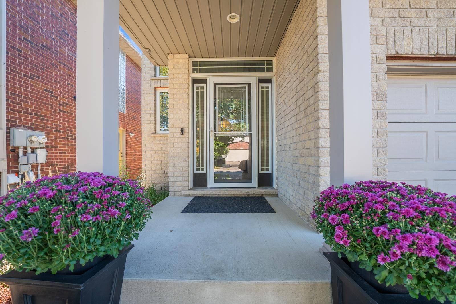 Guelph, ON N1L 1T2,5 Howden CRES