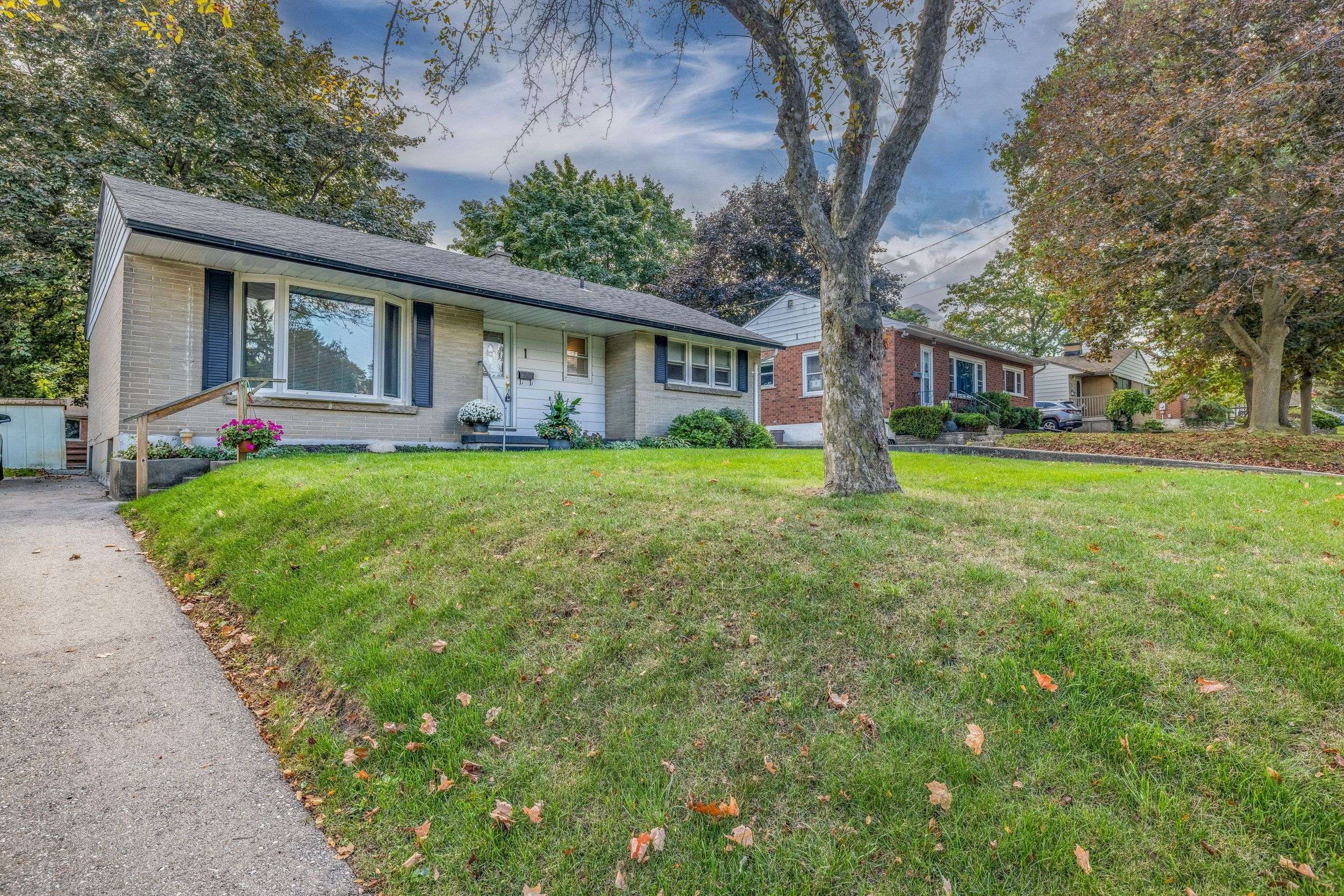 Woodstock, ON N4S 5H2,1 Earlscourt CRES