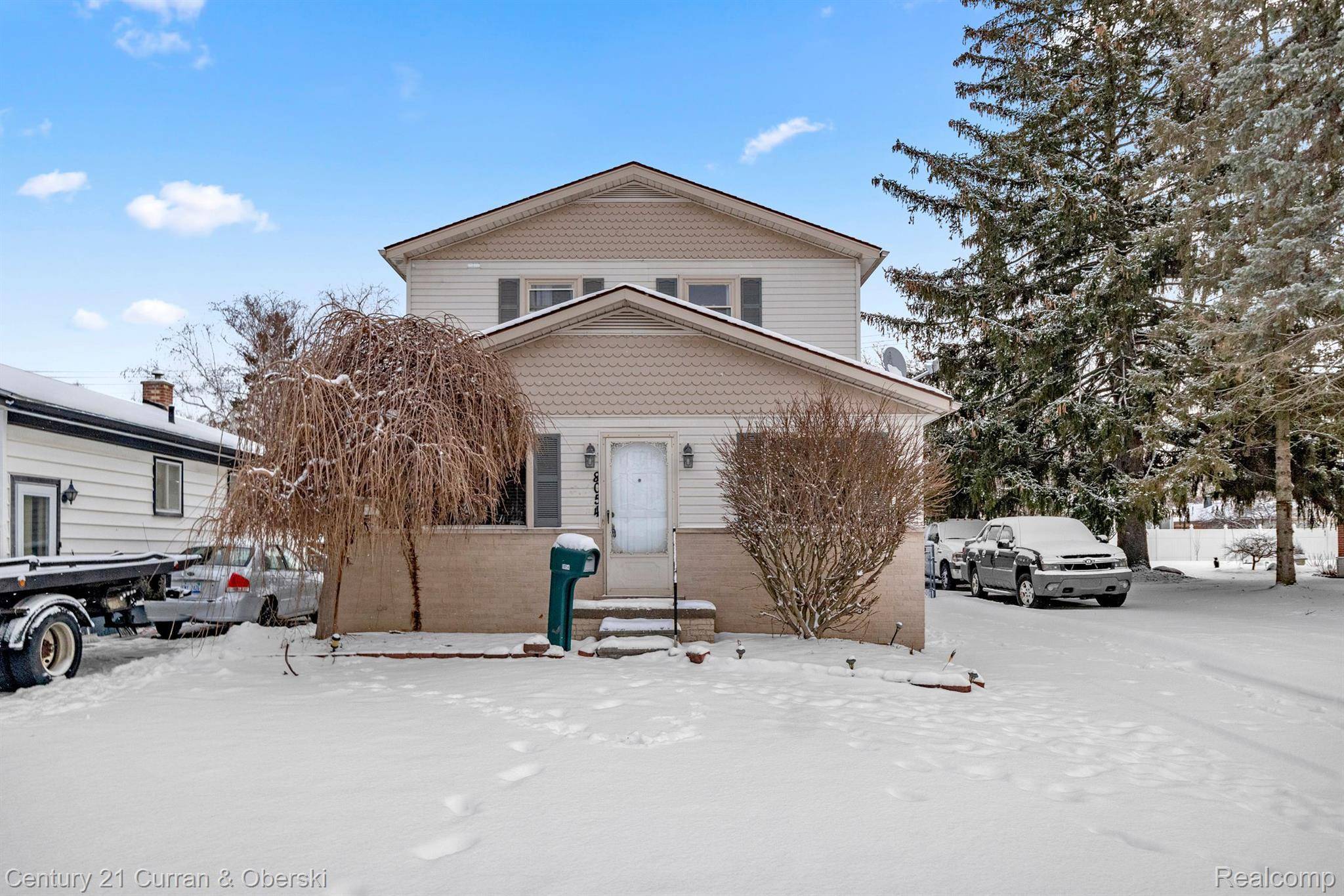 Dearborn Heights, MI 48127,8054 ROBINDALE AVE