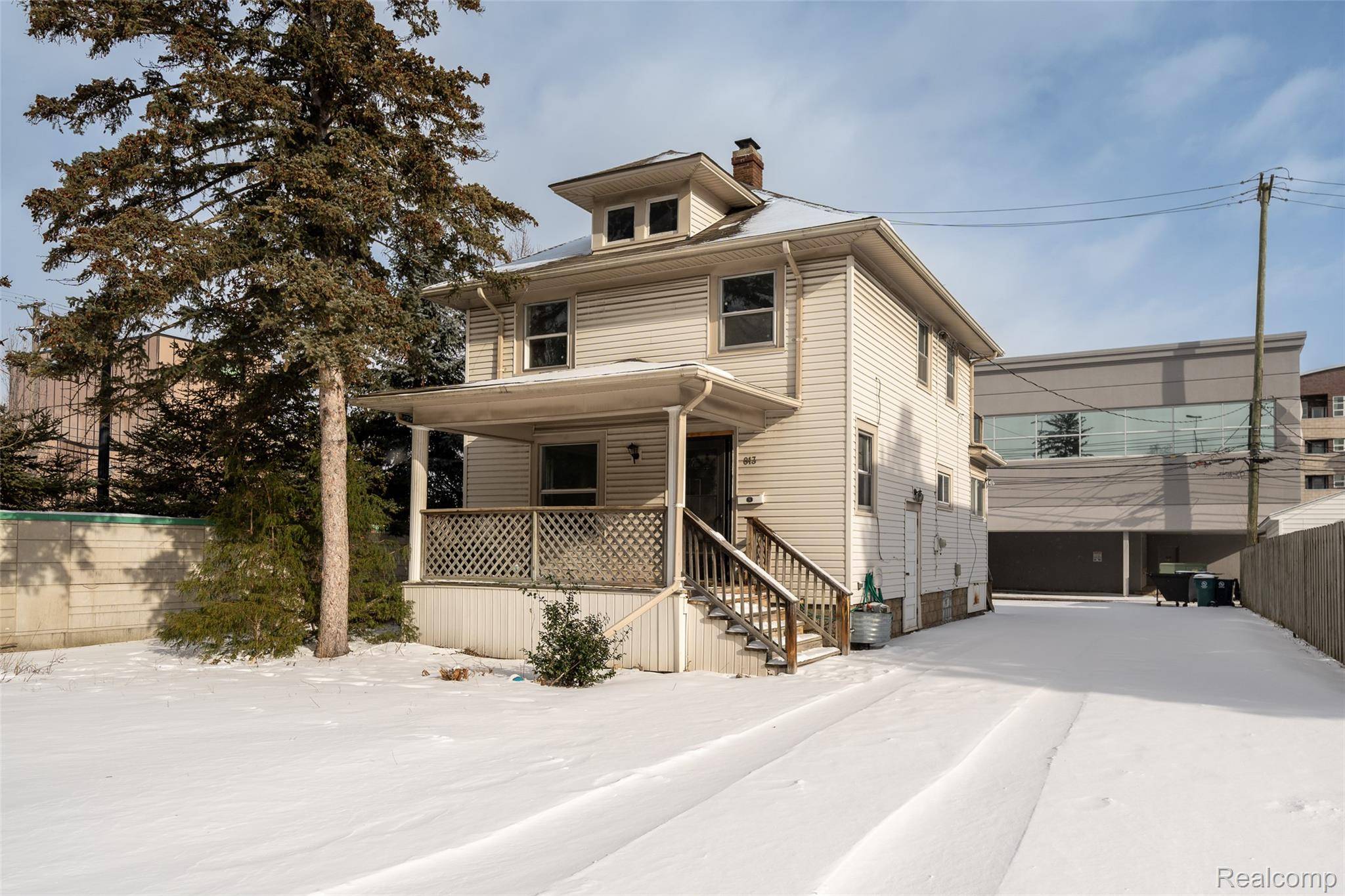 Royal Oak, MI 48067,813 S Center ST