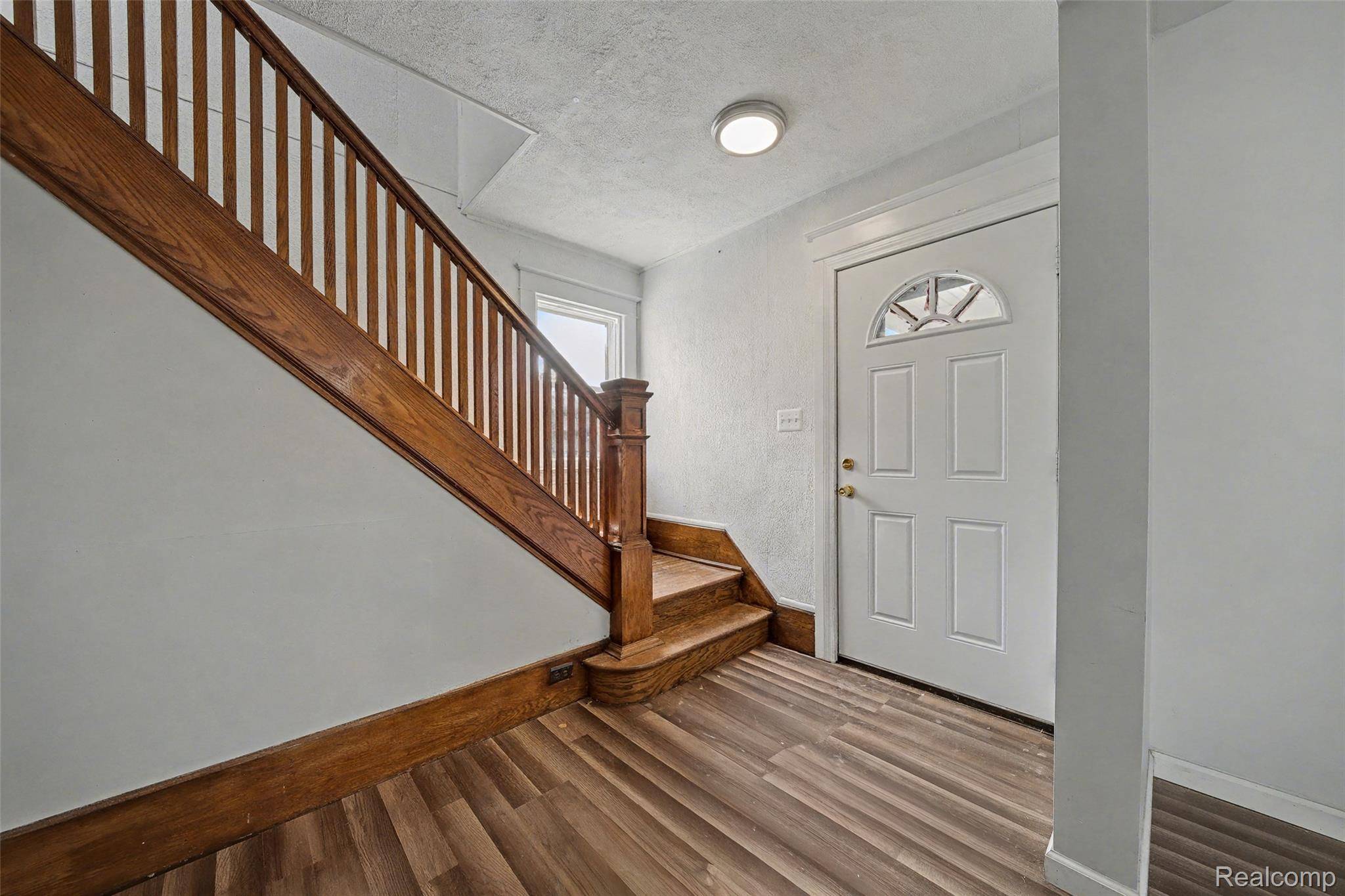 Royal Oak, MI 48067,813 S Center ST