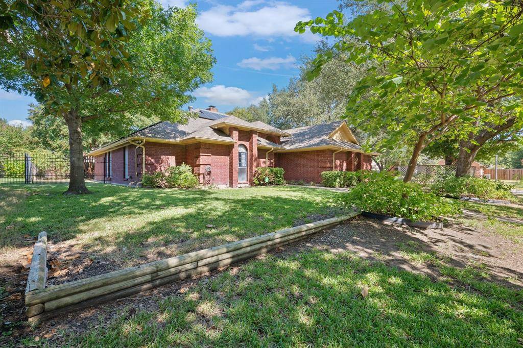Burleson, TX 76028,153 Sandlewood Lane