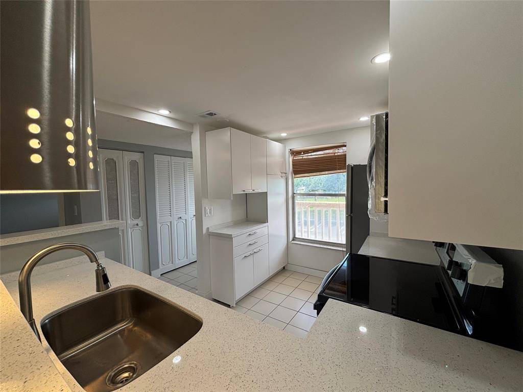 Tamarac, FL 33319,6000 NW 64th Ave #211