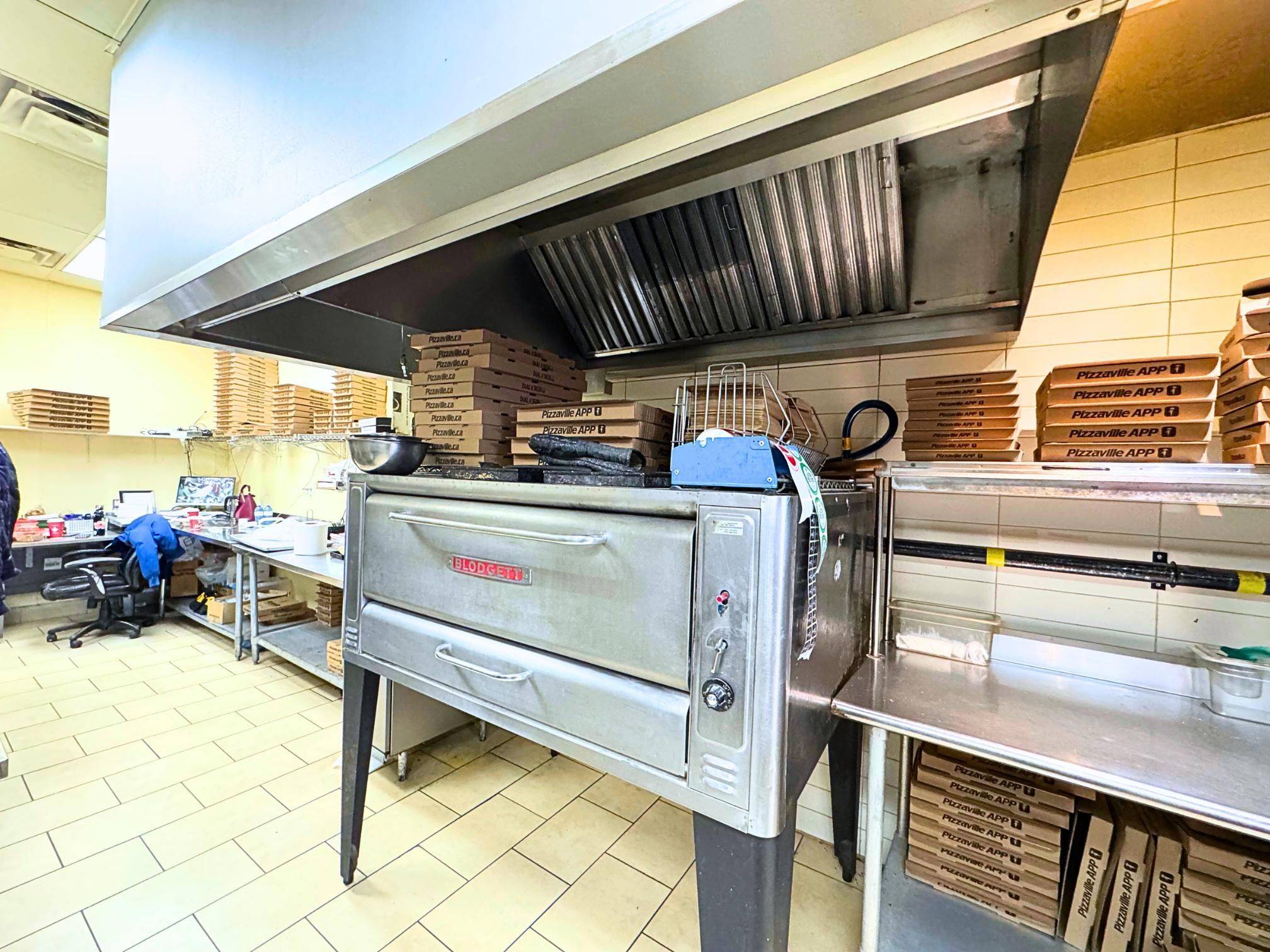 Mississauga, ON L5J 2Y4,960 Southdown RD #C10