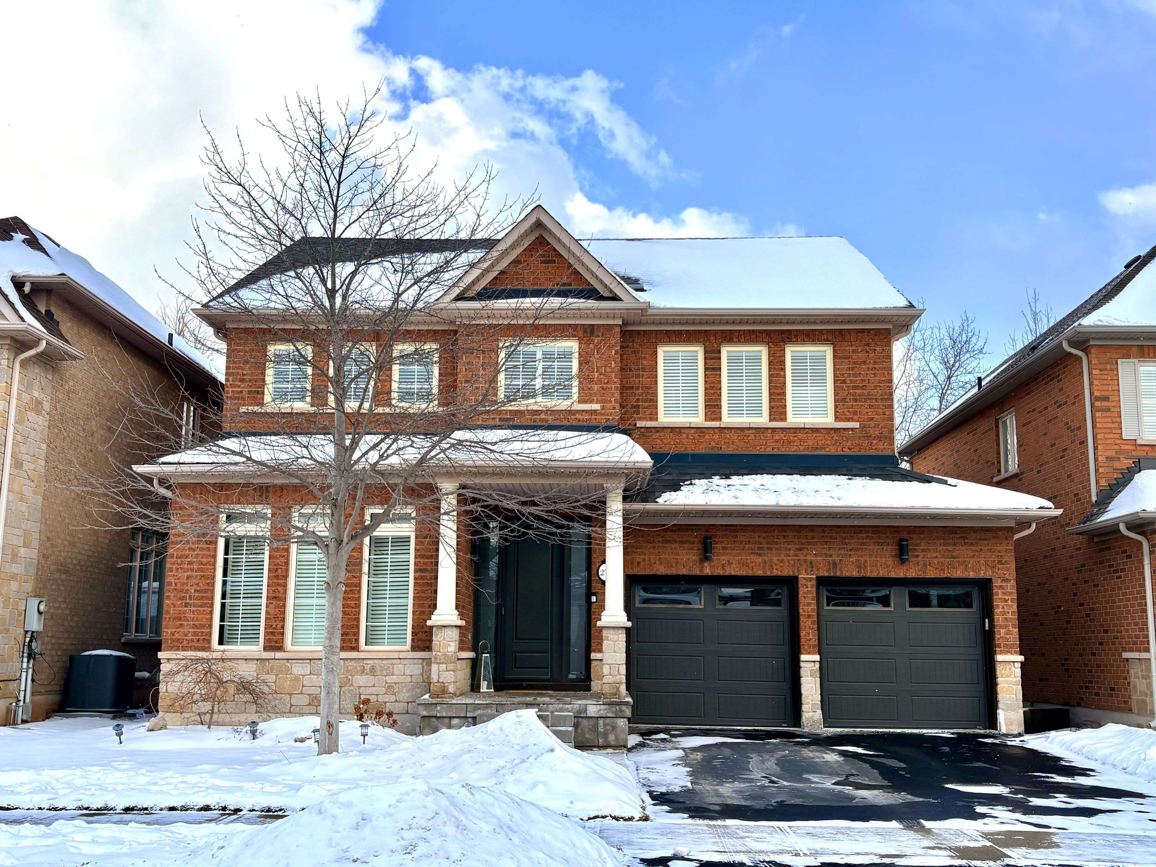 Oakville, ON L6L 6X5,273 Duskywing WAY