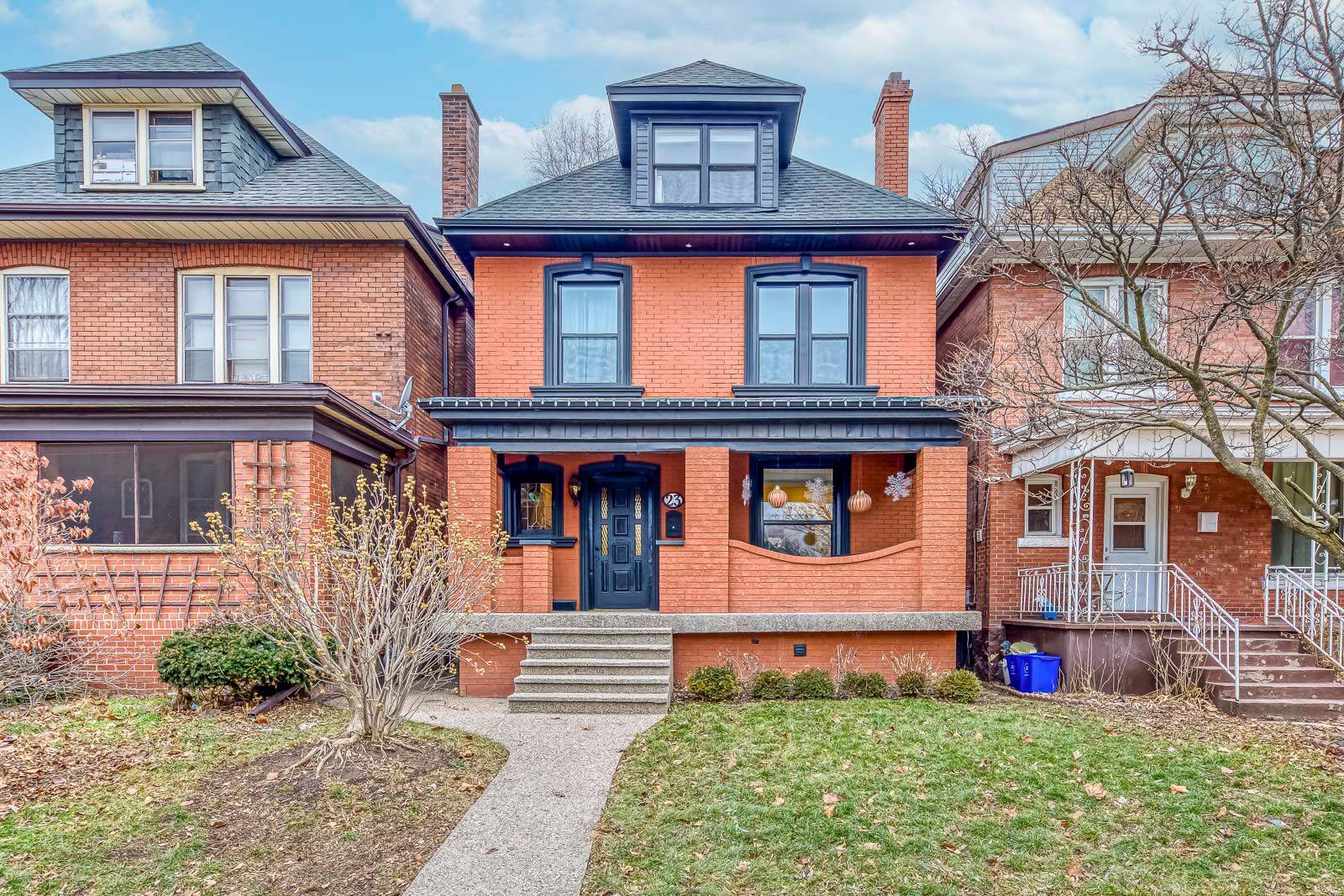 Hamilton, ON L8M 2S9,23 Fairholt RD N