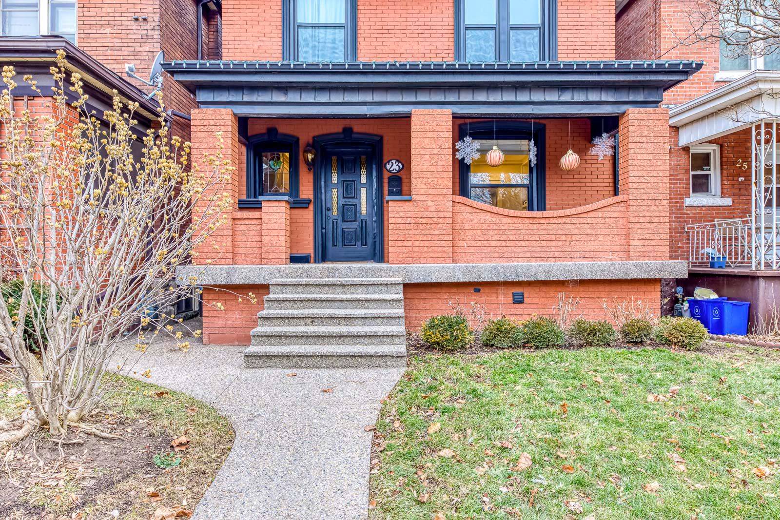 Hamilton, ON L8M 2S9,23 Fairholt RD N