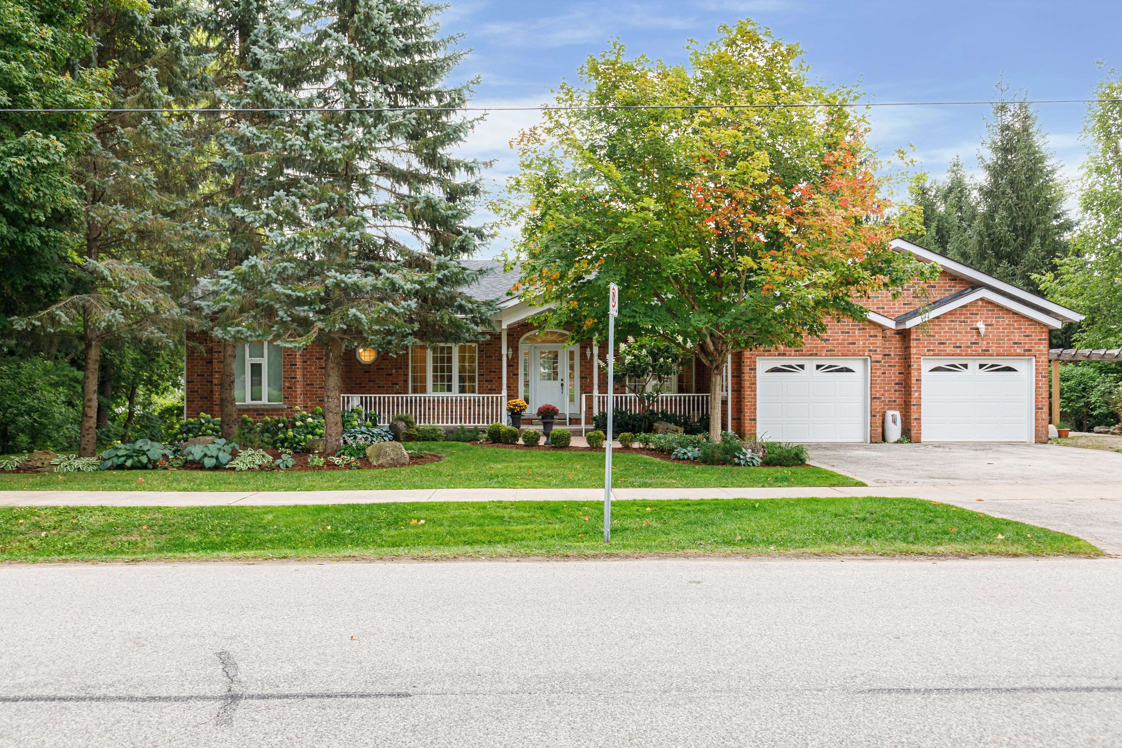 Blue Mountains, ON N0H 1J0,180 Russell ST E